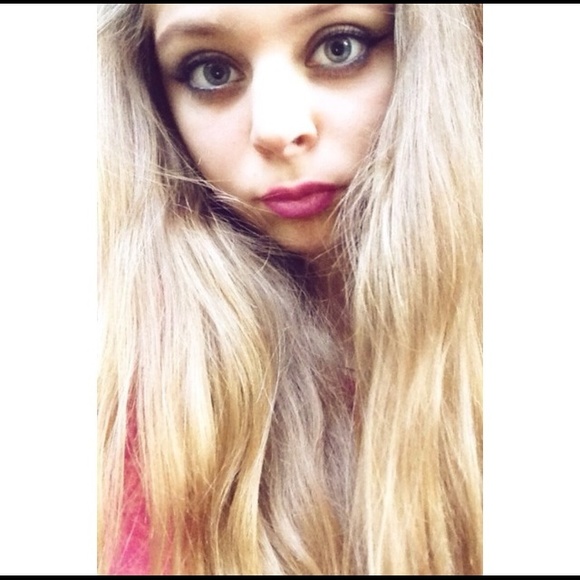 Profile Picture of Carla Cloinger (@carlacloinger) on Poshmark