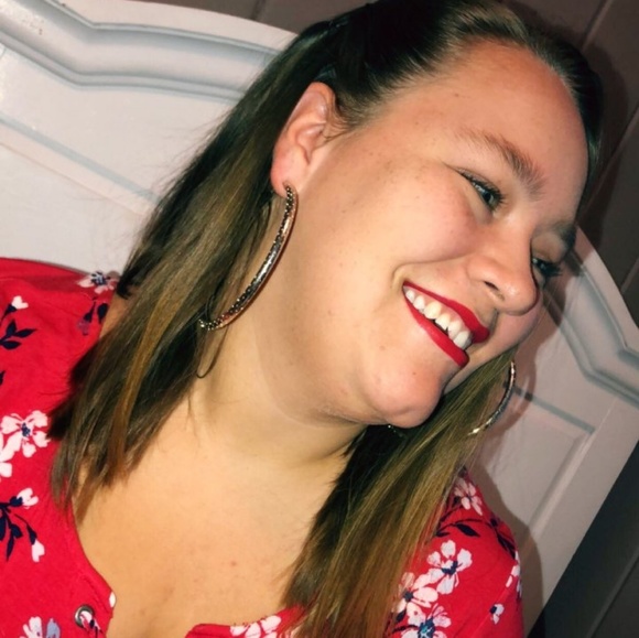 Profile Picture of Keyarra Feuston (@kekeaf) on Poshmark