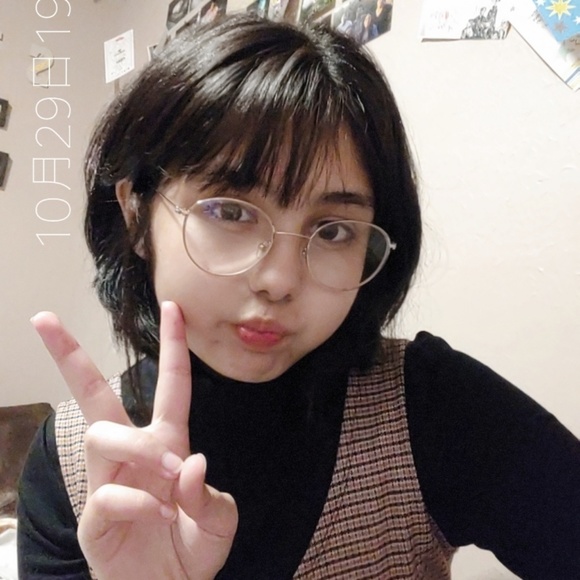 Profile Picture of Soyeon Kim (@soyeon_k) on Poshmark