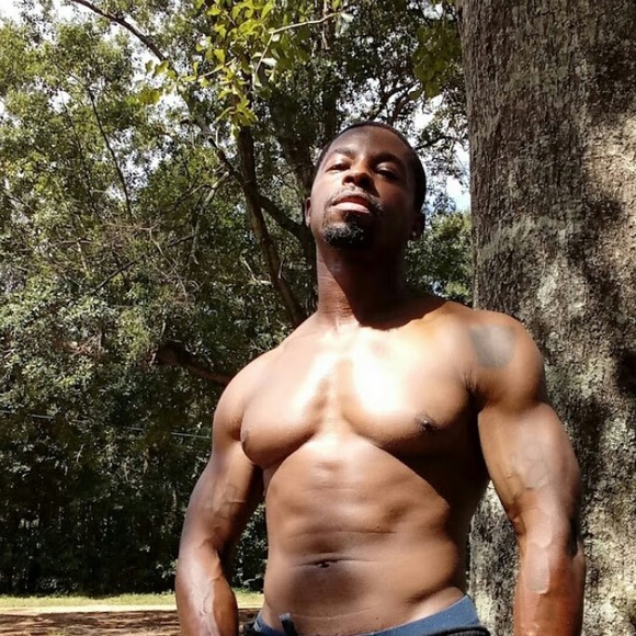 Profile Picture of Ralph Bellamy (@ralphb359) on Poshmark