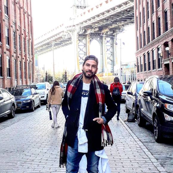 Carlo Zenon - Poshmark Profile Picture of Carlo Zenon (@carlozenon) on Poshmark