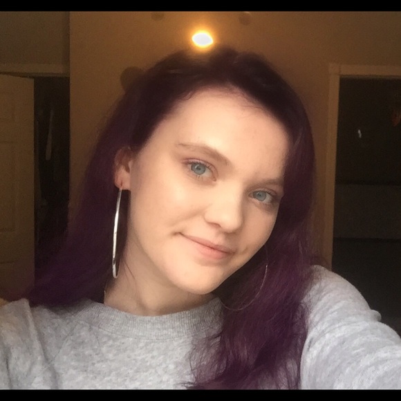 Profile Picture of Alyssa Campbell (@jcalyssa21) on Poshmark
