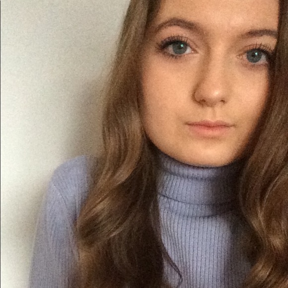 Profile Picture of Amelia Boyle (@milliaboyle) on Poshmark