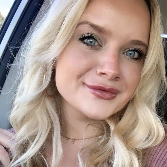 Profile Picture of Kelsie Myers (@kleesie) on Poshmark