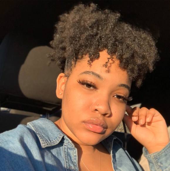 Profile Picture of Darian Wright (@darianwright) on Poshmark