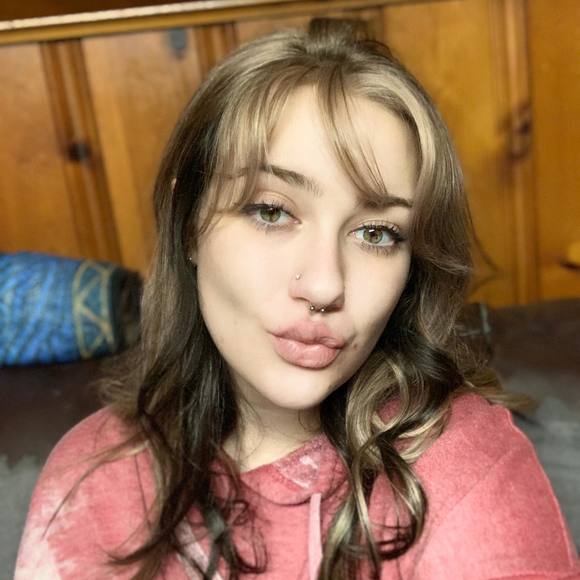 Profile Picture of Milanna Truxall (@tmilanna) on Poshmark