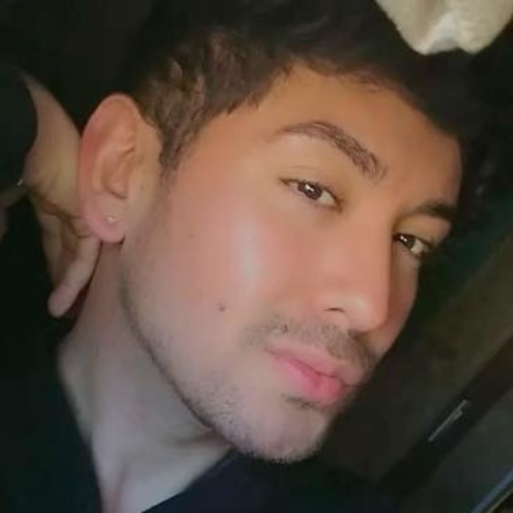 Profile Picture of Alejandro Toscano (@matoscano93) on Poshmark
