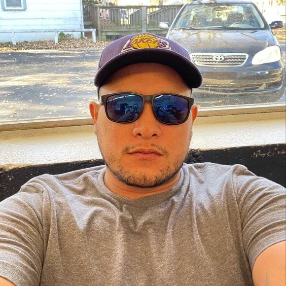 Profile Picture of Guillermo Ferrer (@cianuros) on Poshmark