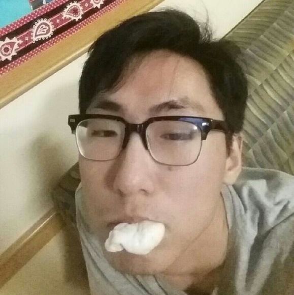 Profile Picture of Scott Houweling (@scottkkr) on Poshmark