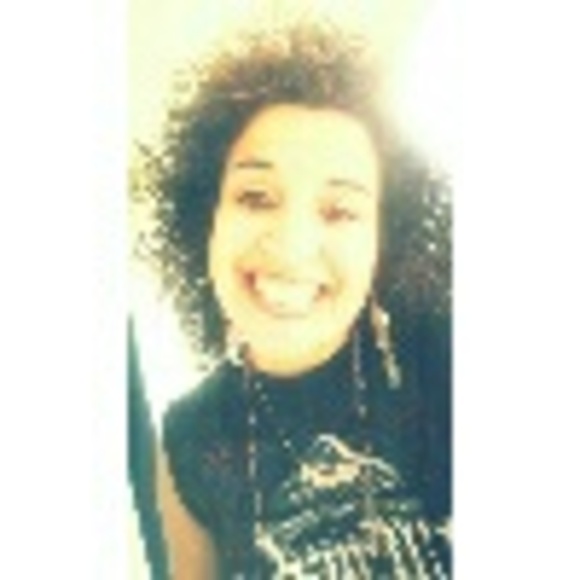 Profile Picture of Ismenia Moreno (@beautifully12) on Poshmark