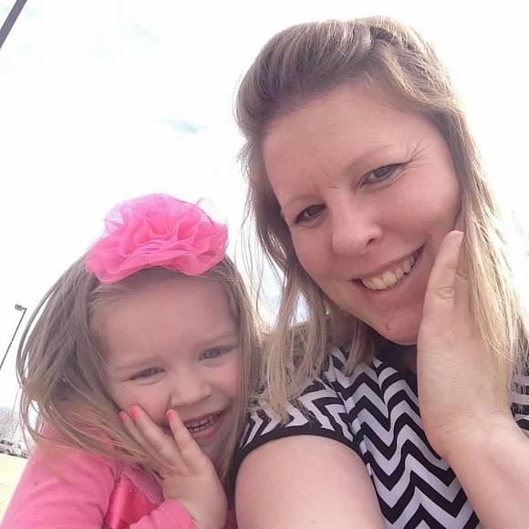 Profile Picture of Lacey Monteath (@laceymonteath) on Poshmark