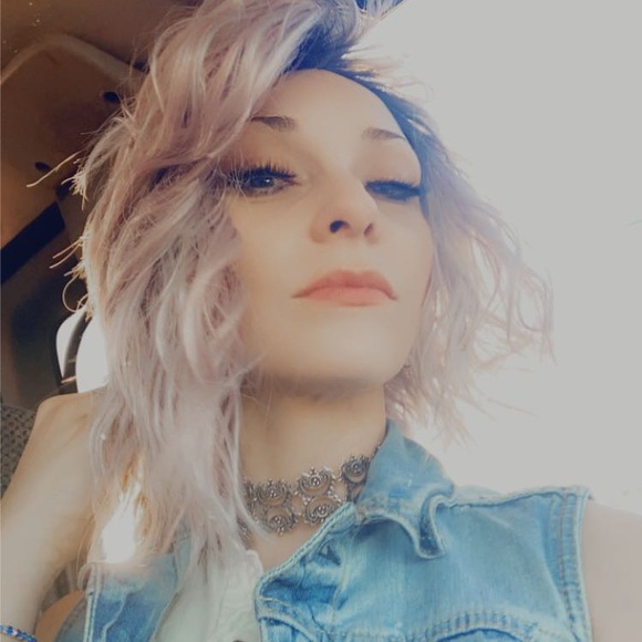 Profile Picture of Amanda Husted (@a_husted) on Poshmark