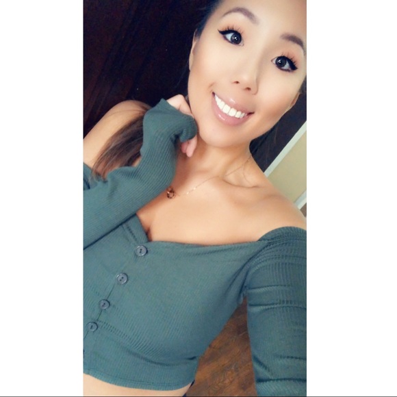 Profile Picture of Mandy Chen (@mandyx3) on Poshmark