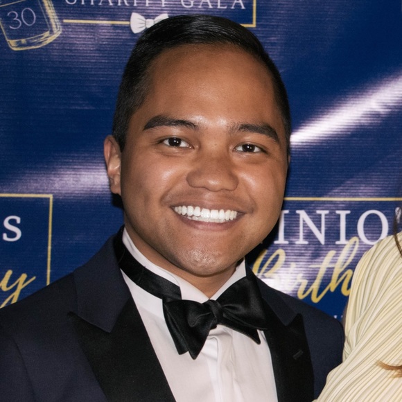 Profile Picture of Ninio Fetalvo (@findingninio) on Poshmark