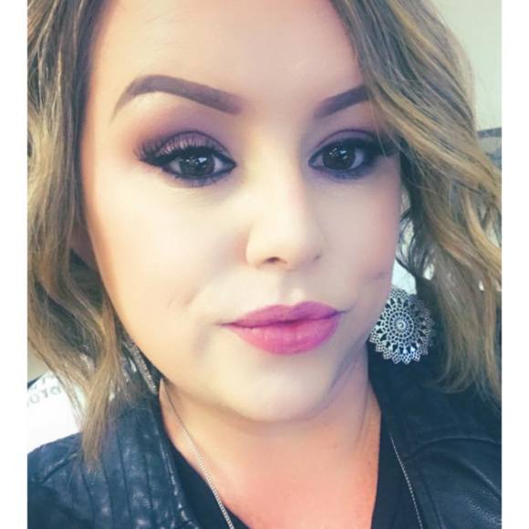 Profile Picture of Kelli Cantrell (@kelcan1377) on Poshmark