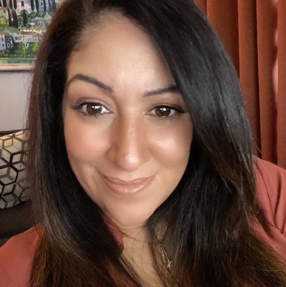 Profile Picture of Annette Carpentiere (@acarpentiere) on Poshmark