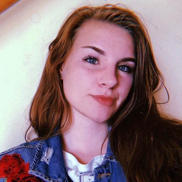 Profile Picture of Jada Manning (@jadaem) on Poshmark