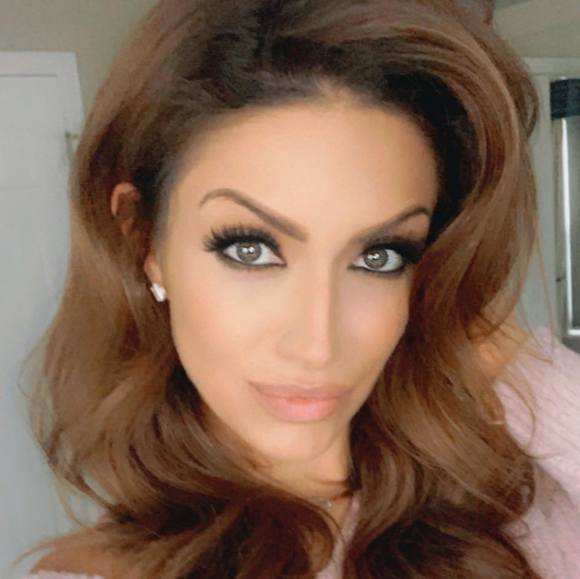 Profile Picture of Samantha Sansone (@ssansone13) on Poshmark