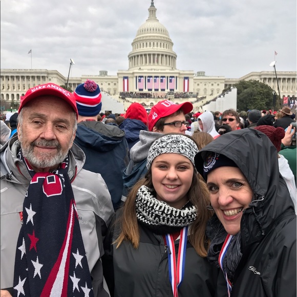 Profile Picture of Alex Currie (@avlc) on Poshmark