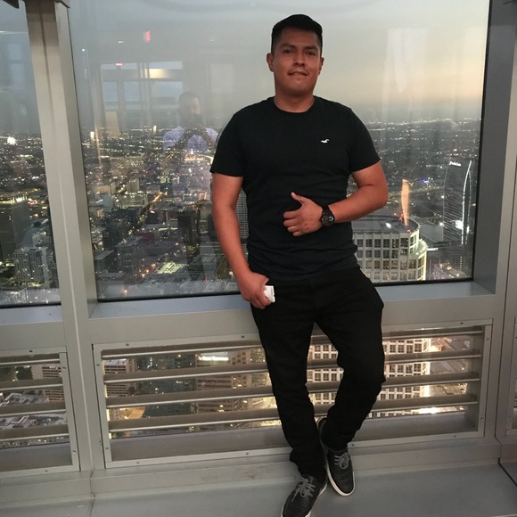 Profile Picture of Arturo Cabrera (@artkur) on Poshmark