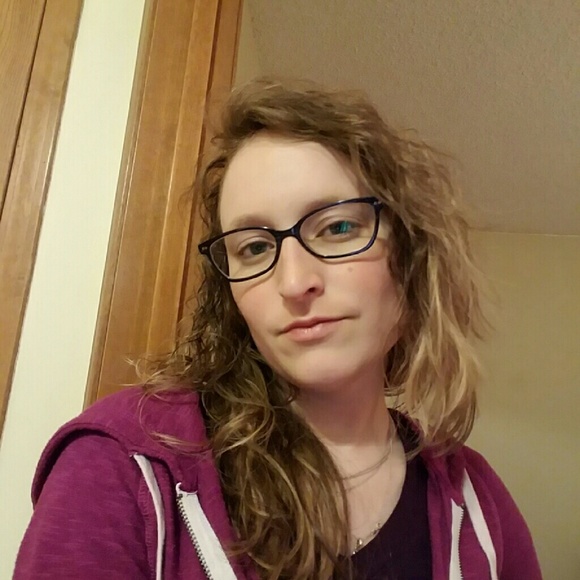 Profile Picture of Sarah Hamburger (@skhamburger) on Poshmark