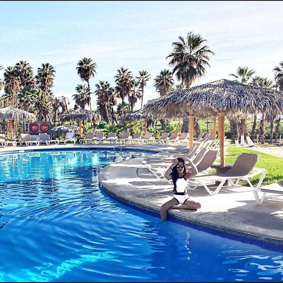 Profile Picture of Victoria Vu (@victoria092292) on Poshmark