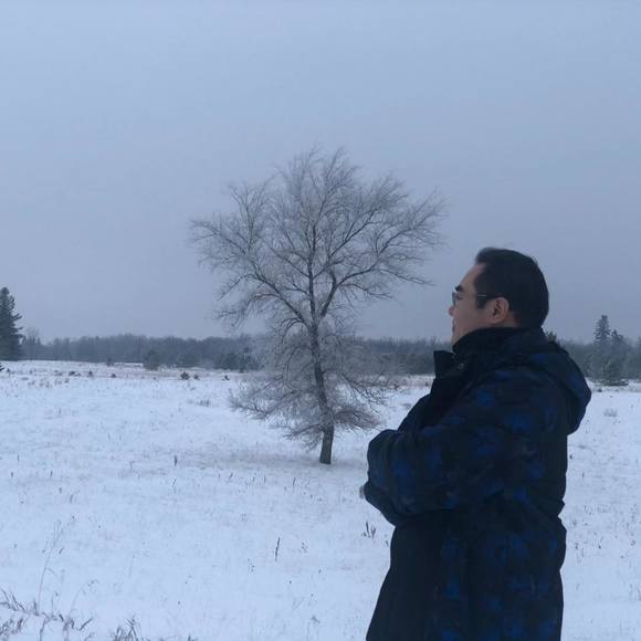 Profile Picture of Eric Yiu (@ekmyiu) on Poshmark