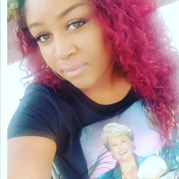 Profile Picture of Britney Murphy (@britneyjoy87) on Poshmark