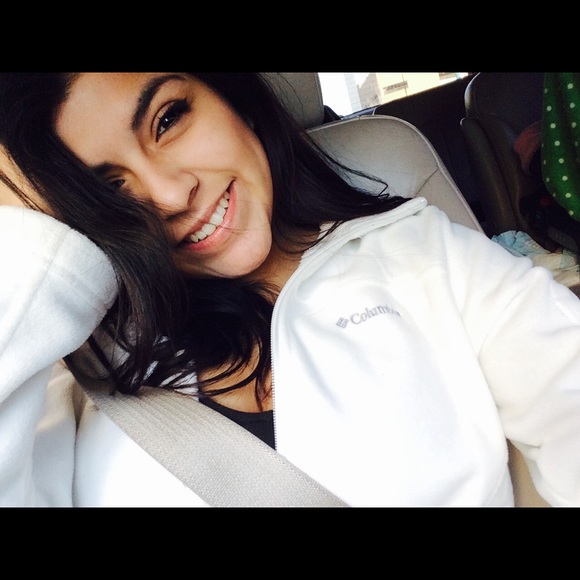 Profile Picture of Siania Canales (@siania) on Poshmark