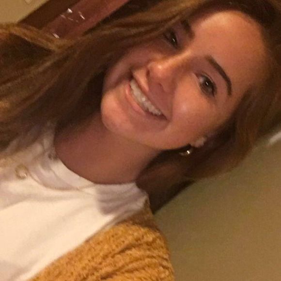 Profile Picture of Ella Pinkert (@ellapinkert) on Poshmark