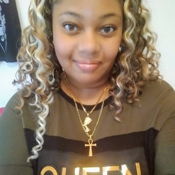 Profile Picture of Lyoness Timmons (@chawntau5) on Poshmark