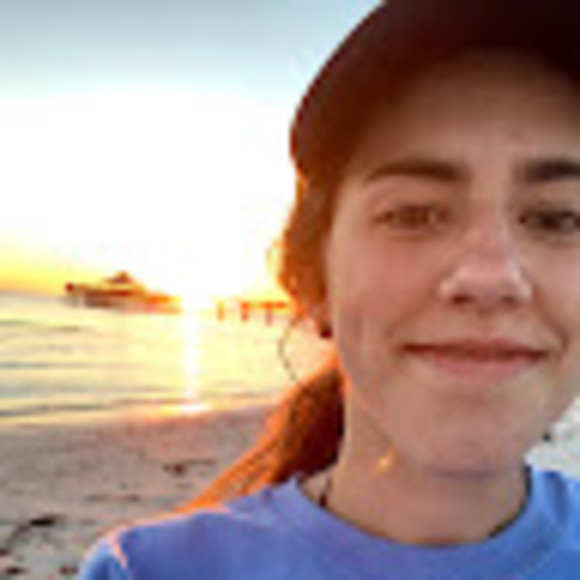 Profile Picture of Anika Driesen (@pink0098) on Poshmark