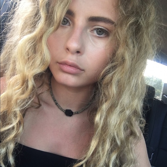 Profile Picture of Sophia Angelakis (@sophiagracee) on Poshmark