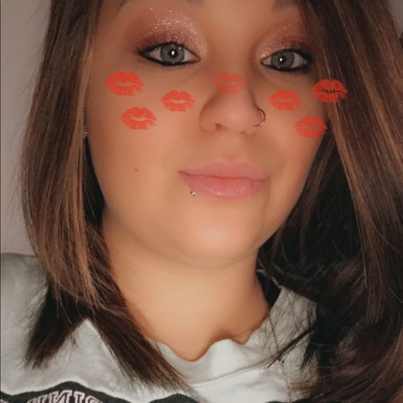 Profile Picture of Diana Elliott (@dianaelliott13) on Poshmark