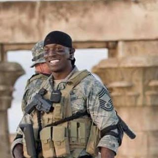 Profile Picture of Andrew Navarro (@iseveryonespublicdiary) on Facebook