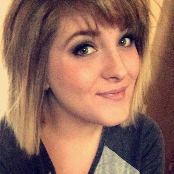 Profile Picture of Deanna Daffron (@deannadaff) on Poshmark