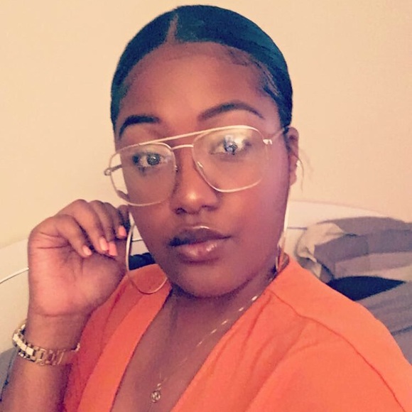 Profile Picture of Taryn Knight (@tarynk0126) on Poshmark