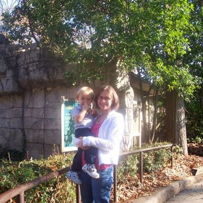 Profile Picture of Elizabeth Winkler (@lizwinkler) on Twitter