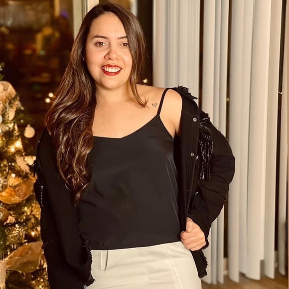 Profile Picture of Pascualina Maioriello lira (@pascualina_v) on Poshmark
