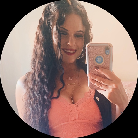 Profile Picture of Stephanie Cresta (@scresta88) on Poshmark