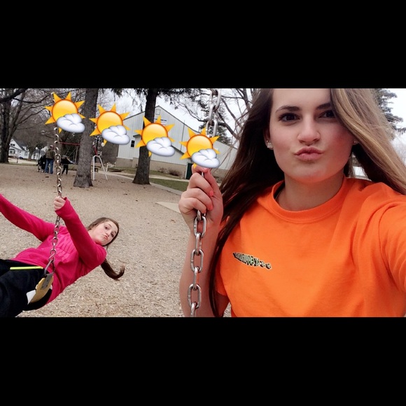 Profile Picture of Anna Nefzger (@annanefzger) on Poshmark