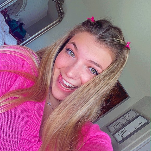 Profile Picture of Sarah Rich (@sarah223111) on Poshmark