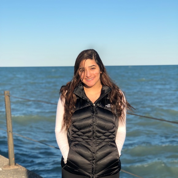 Profile Picture of Daniela Khanania (@danielaakk) on Poshmark