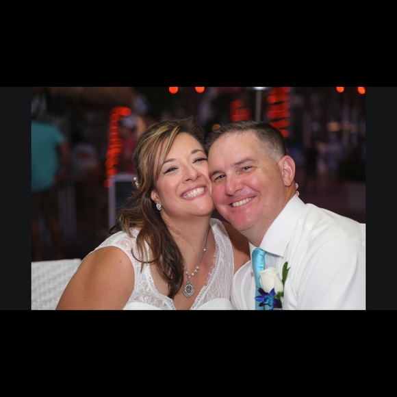 Profile Picture of Wendy Layton (@walayton1) on Poshmark