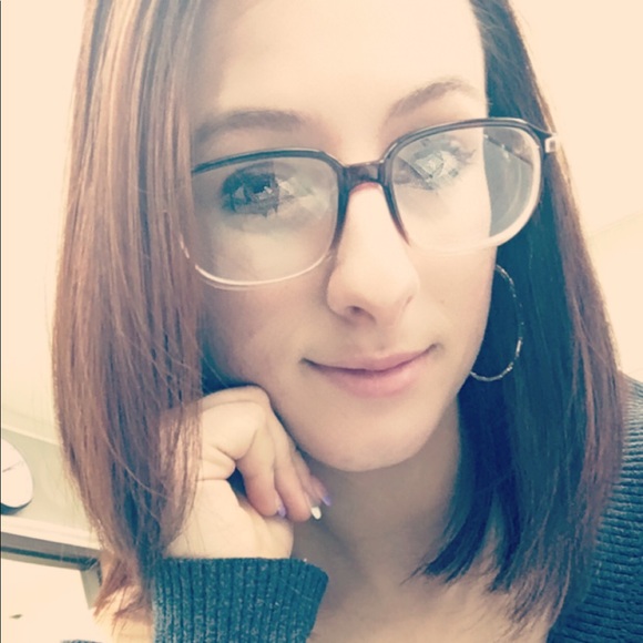 Profile Picture of Caiflyn Fratini (@cmf24) on Poshmark