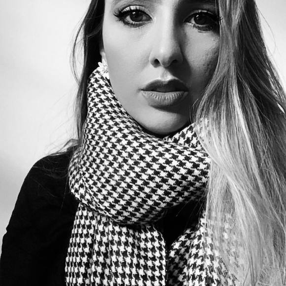 Jéssica Belotti - Poshmark Profile Picture of Jéssica Belotti (@j_belotti) on Poshmark