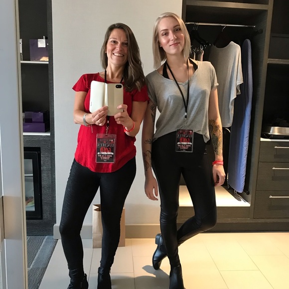 Profile Picture of Anna Monk (@annatay41) on Poshmark