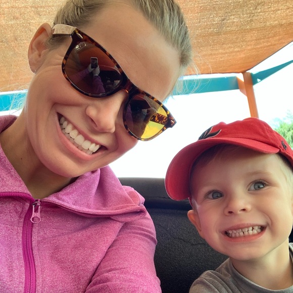 Profile Picture of Emily Popp (@emilypopp3808) on Poshmark