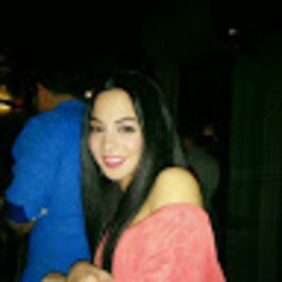 Profile Picture of Aline Ghosn (@alineghosn) on Poshmark