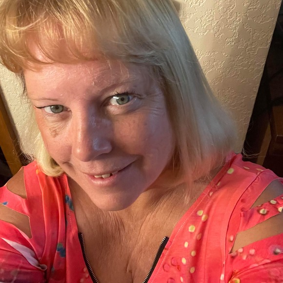 Profile Picture of Bonnie Reid (@brnconsulting) on Poshmark